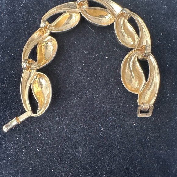 Vintage Gold Tone Chunky Linked Chain Statement Bracelet - Picture 6 of 7